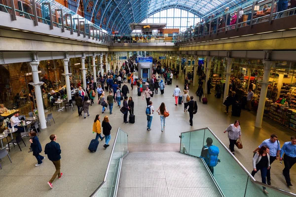 Londra'daki Sankt Pancrass tren istasyonu, İngiltere — Stok fotoğraf