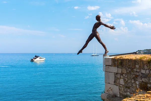 Bronze sculpture of Nicolas Lavarenne in Antibes, France — Stock Photo, Image