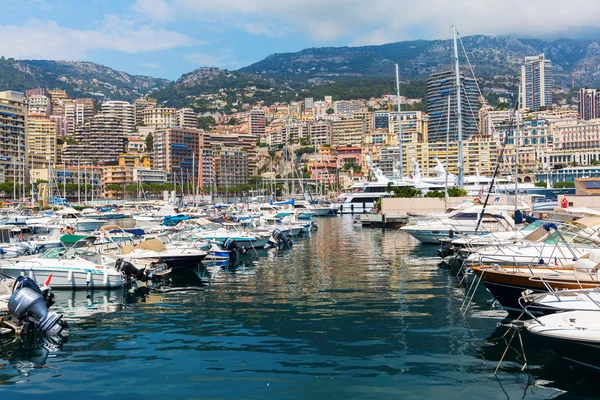 Bateaux ancrés dans le port de Monaco — Photo