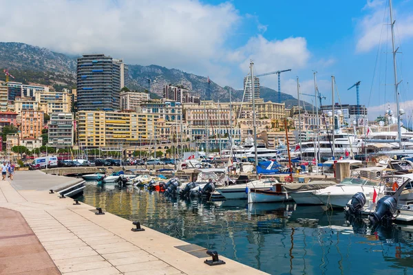 Bateaux ancrés dans le port de Monaco — Photo