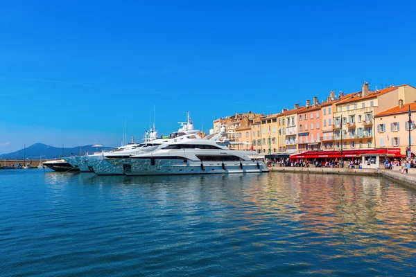 Visa vid hamnen i Saint-Tropez, Frankrike — Stockfoto