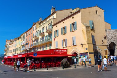 Saint Tropez limanındaki binalar, Fransa