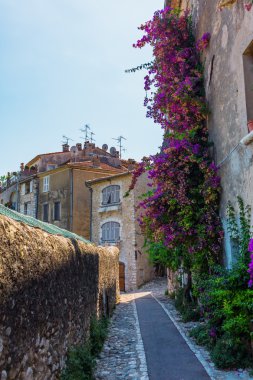 Saint-Paul-de-Vence'nin, Provence, Fransa sokakta