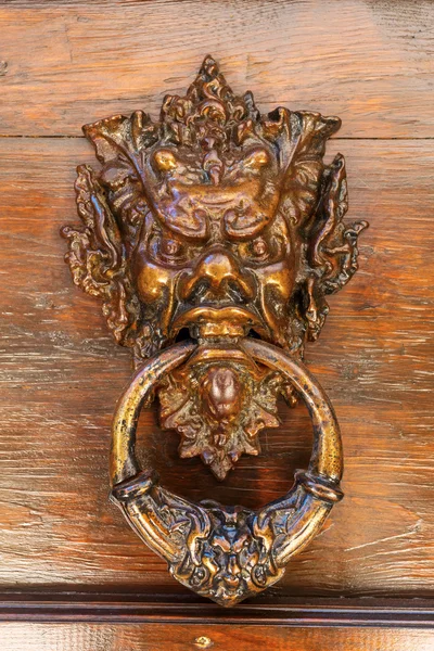 Antique doorknocker in the Provence, France — Stock Photo, Image