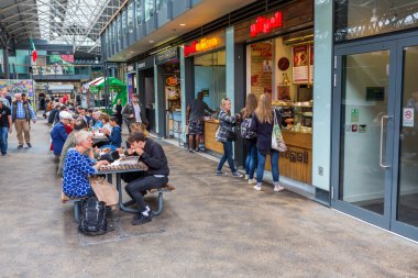 Londra'daki Kapsanan Eski Spitalfields Pazarı, İngiltere