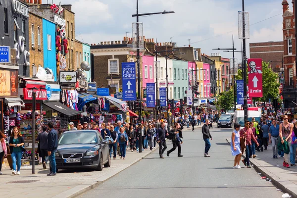 Shoppinggata i Camden, London, Storbritannien — Stockfoto