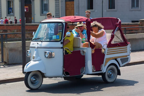 Tarihi üç tekerlekli Piaggio Maymun — Stok fotoğraf