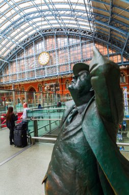 Efendim Betjeman heykel St. Pancras istasyonunda