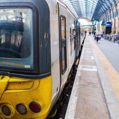 London Kings Cross istasyonunda tren