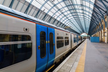 London Kings Cross istasyonunda tren