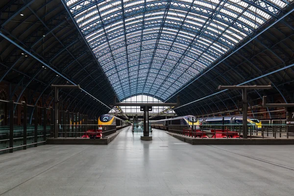 Железнодорожная станция Сент-Панкрас в Лондоне, Великобритания — стоковое фото