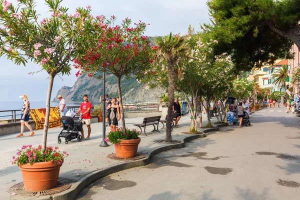 Promenade in Monterosso al Mare, Cinque Terre — Stockfoto