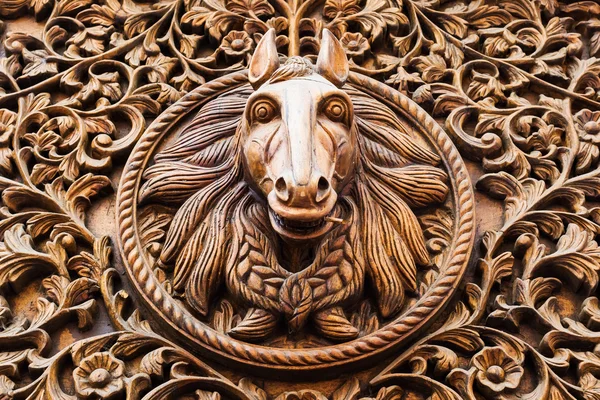 Wood carving of a horse head — Stock Photo, Image