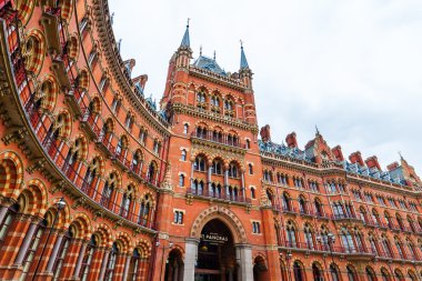 St Pancras tren istasyonu, Londra