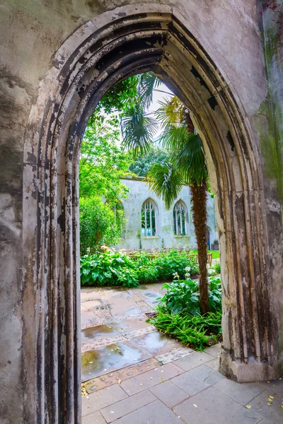 Ruína de St-Dunstan-in-the-East em Londres — Fotografia de Stock