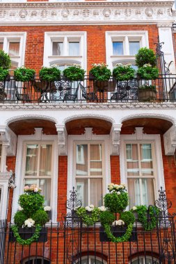 Kensington, Londra, güzel bir şekilde dekore edilmiş çit
