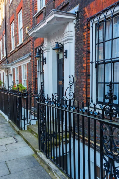 Edificios históricos en Kensington, Londres — Foto de Stock