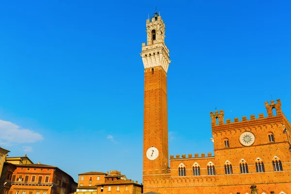 Palazzo Pubblico with Torre del Mangia in Siena — Stock Photo, Image