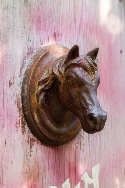 Rusted horse head as doorknob — Stock Photo, Image