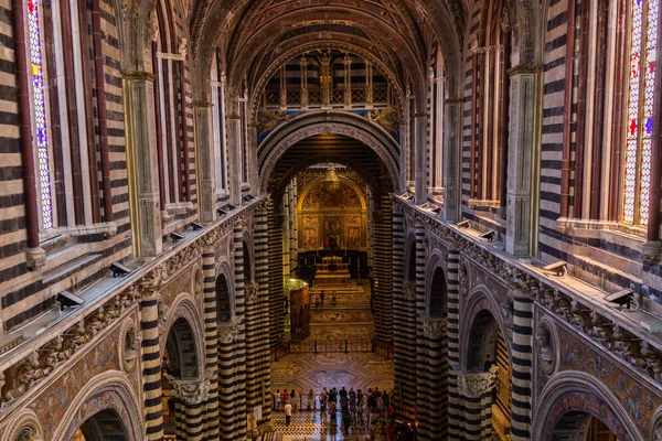 Widok wewnątrz katedry w Sienie — Zdjęcie stockowe
