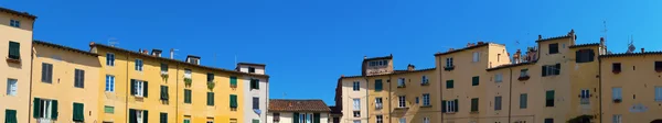 Panorama da Piazza dell Anfiteatro em Lucca — Fotografia de Stock