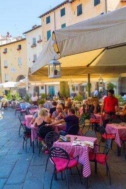 Piazza del Anfiteatro Lucca, Toskana, İtalya