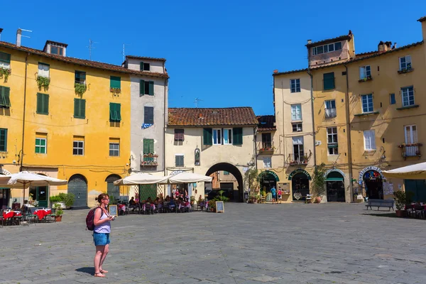 Piazza del Anfiteatro in Lucca, Toscana, Italia —  Fotos de Stock