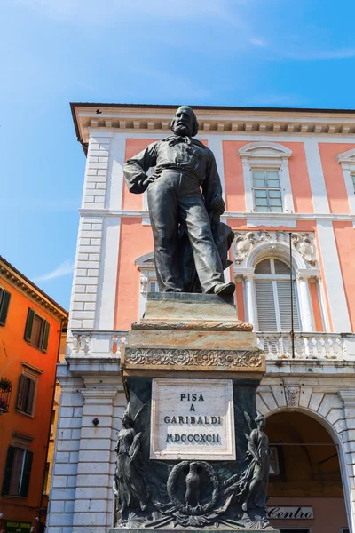 Statue of Cosimo I in Knights Square, Pisa, Italy — Stock Photo, Image