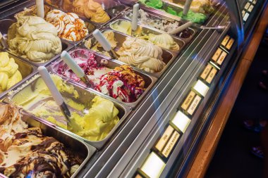 bir dondurma dükkanının görüntü