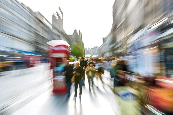 Cena de rua de Edimburgo com efeito zoom — Fotografia de Stock