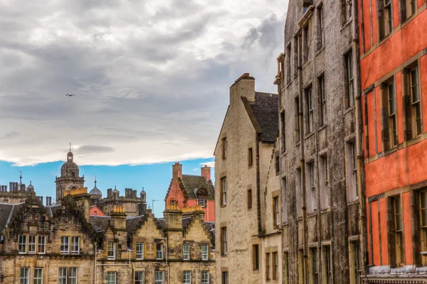 Здания в старом городе Эдинбурга — стоковое фото