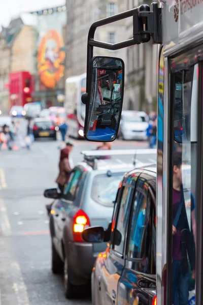 Zadní zrcadlo z linkových autobusů — Stock fotografie