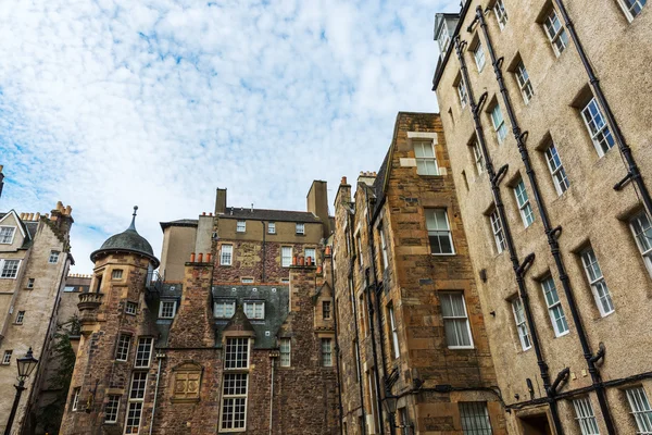 Budovy v Lady uzavření schodiště v Edinburghu — Stock fotografie