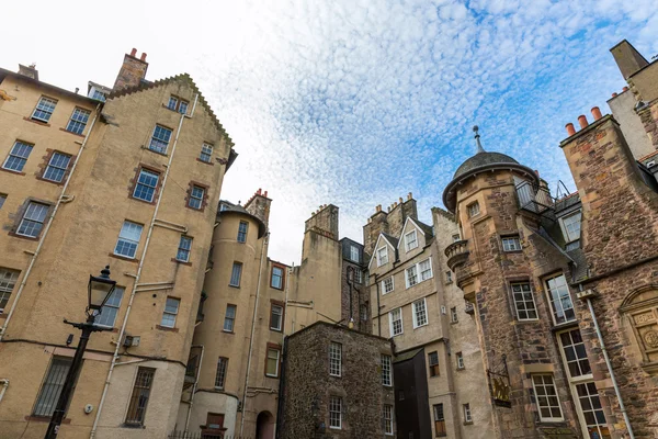 Budovy v Lady uzavření schodiště v Edinburghu — Stock fotografie