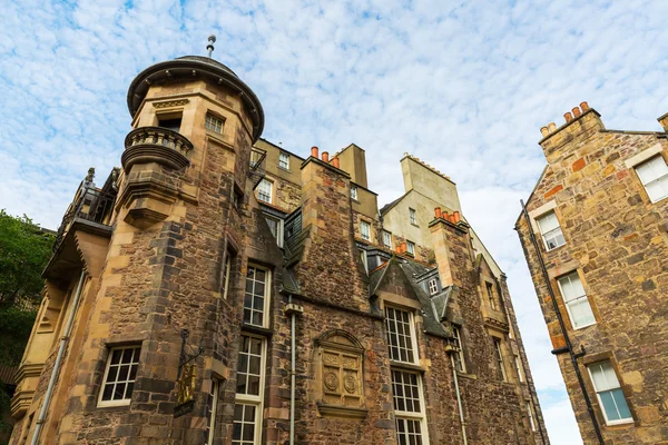 Bayan merdiven yakın Edinburgh binalar — Stok fotoğraf