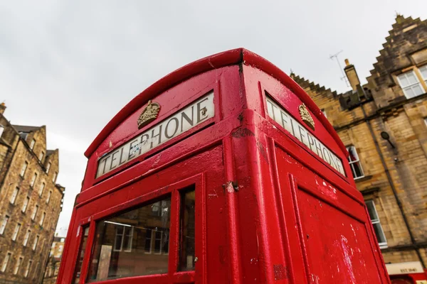 Old red phone box in Edinburgh — Stock Photo, Image