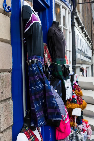 Moda típica escocesa en una tienda de Edimburgo —  Fotos de Stock