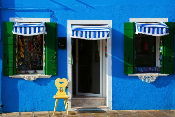 Casa colorida em Burano, Italia — Fotografia de Stock