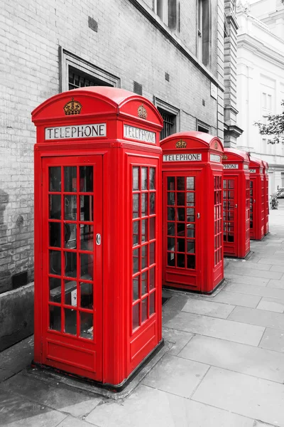 Caixas telefônicas em Londres em um processamento de chave chroma — Fotografia de Stock