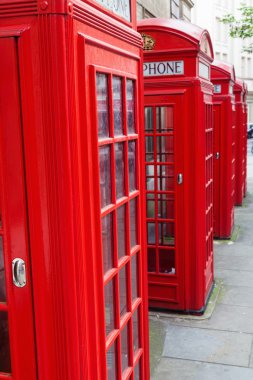Telefon boxés Londra'da satırı