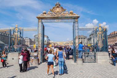 kalabalık bir turist Versay Sarayı önünde