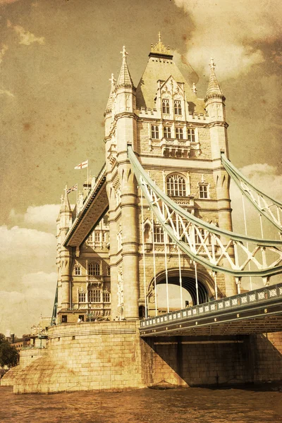 Vintage style picture of the Tower Bridge in London — Stock Photo, Image