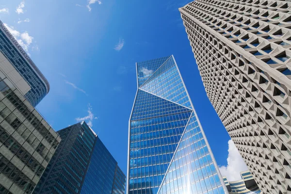 Hochhaus im Finanzviertel la Defense in Paris, Frankreich — Stockfoto