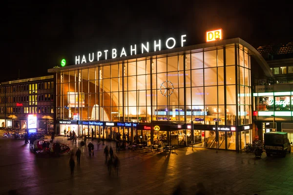 ケルンの主要駅に夜 — ストック写真