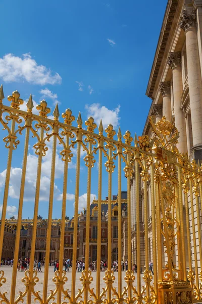 Golden entrance of the Palace of Versailles — Stock Photo, Image