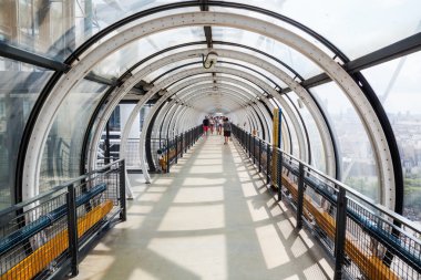 Cam tüneli ünlü Centre Pompidou Paris, Fransa