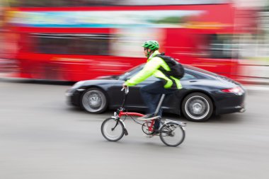 Cyclist vs Porsche vs London bus in motion blur