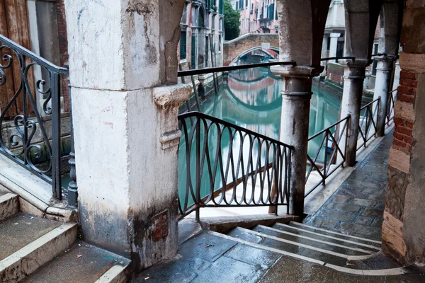Vista para o canal de Veneza, Itália — Fotografia de Stock