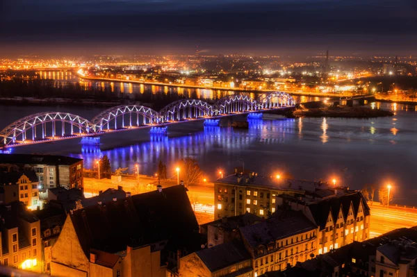 Luftaufnahme von Riga, Lettland, bei Nacht — Stockfoto