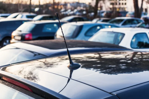 Fila de coches de estacionamiento — Foto de Stock